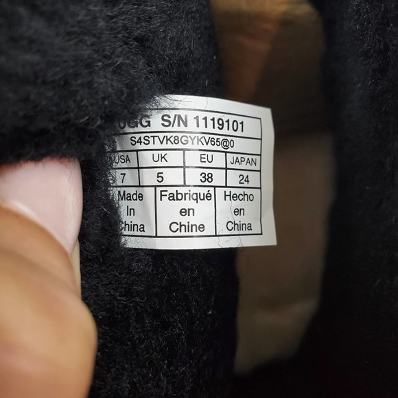 UGG Size 7 Black Genuine Sheepskin Mini Stud II Short Boots NIB - Picture 7 of 10